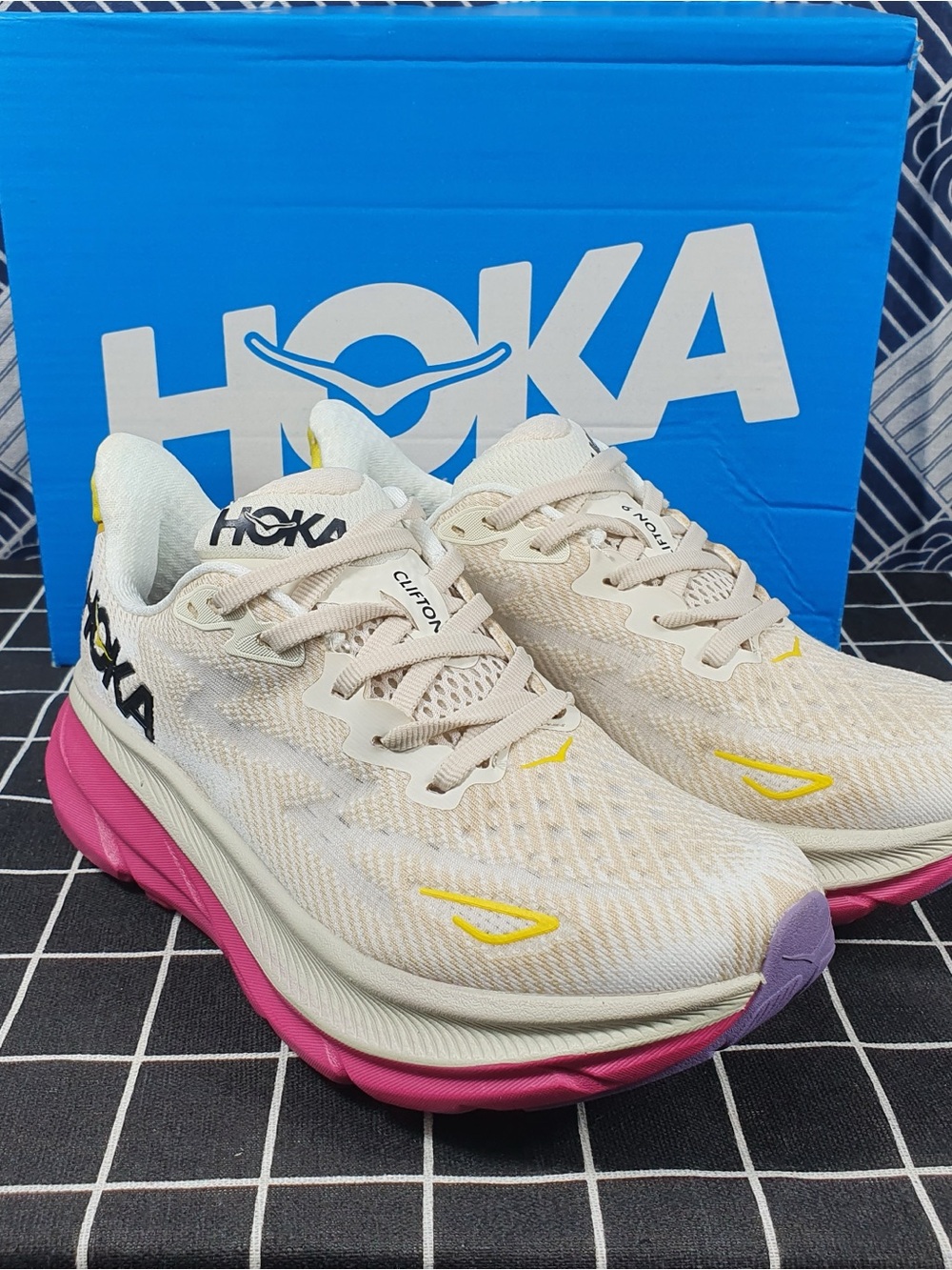 HOKA CLIFTON 9 Running Shoes - Picture 2 of 7